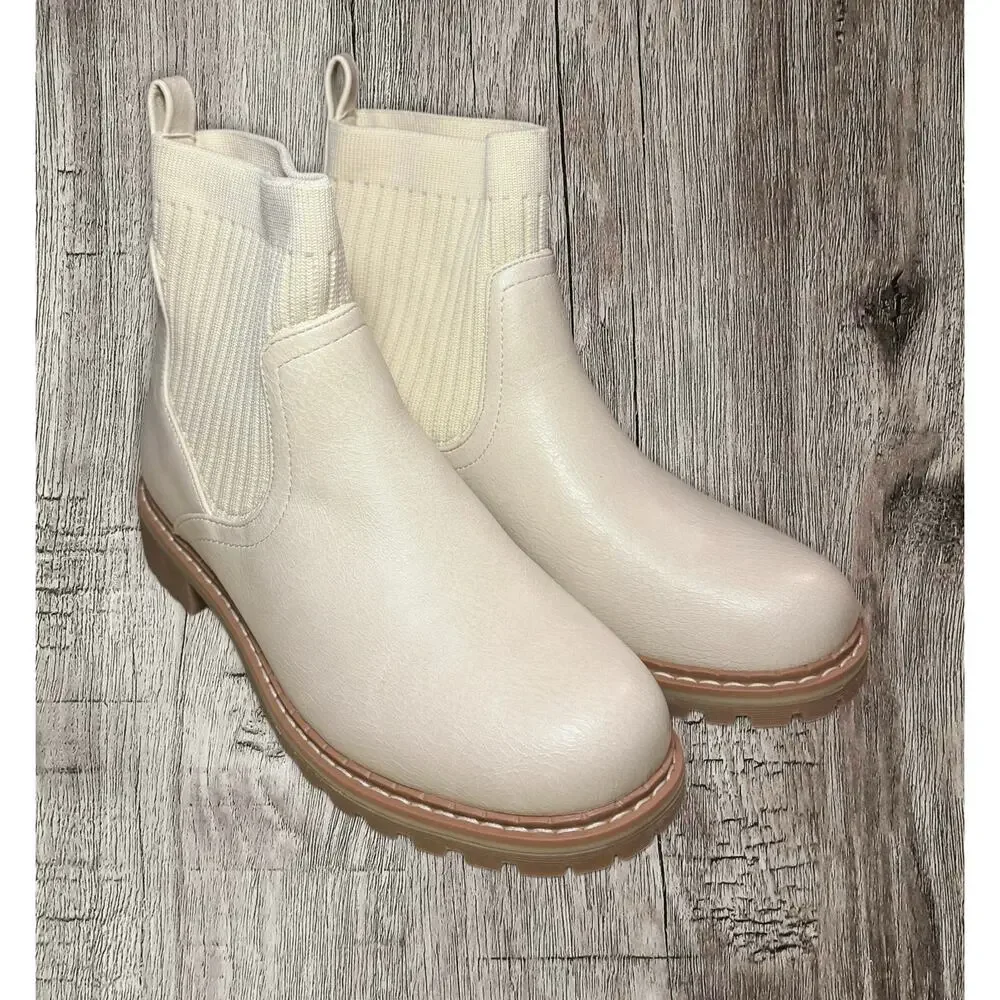 Boutique by Corky’s cabin fever beige boots.‎ Size 7. NIB
